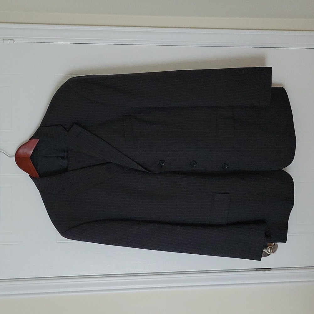 Comfort Fit Men's Gray Wool Pinstripe Suit Set- Size 44R